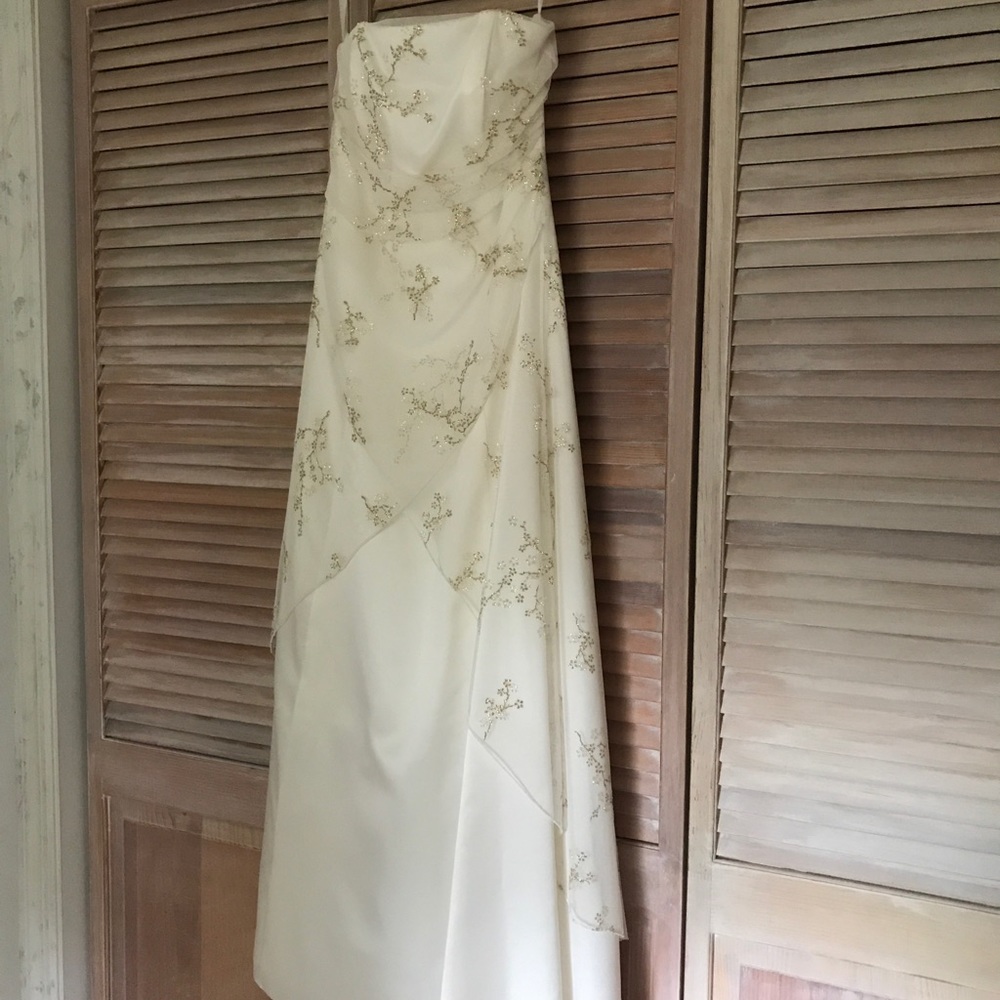 Beautiful- worn once for prom